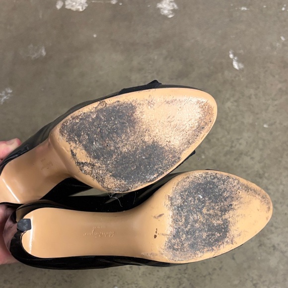 Salvatore Ferragamo Black Patent Leather Heels with Bow 8.5 - Picture 3 of 5